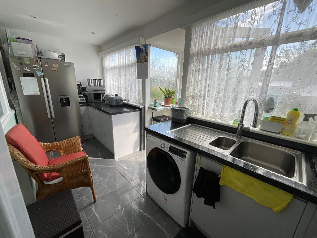 KITCHEN 12'4 x 5'7>16'