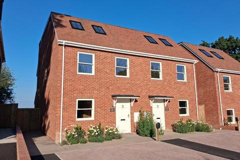 4 bedroom property with land for sale, Waterloo Road, Cranbrook, Kent, TN17 3JQ