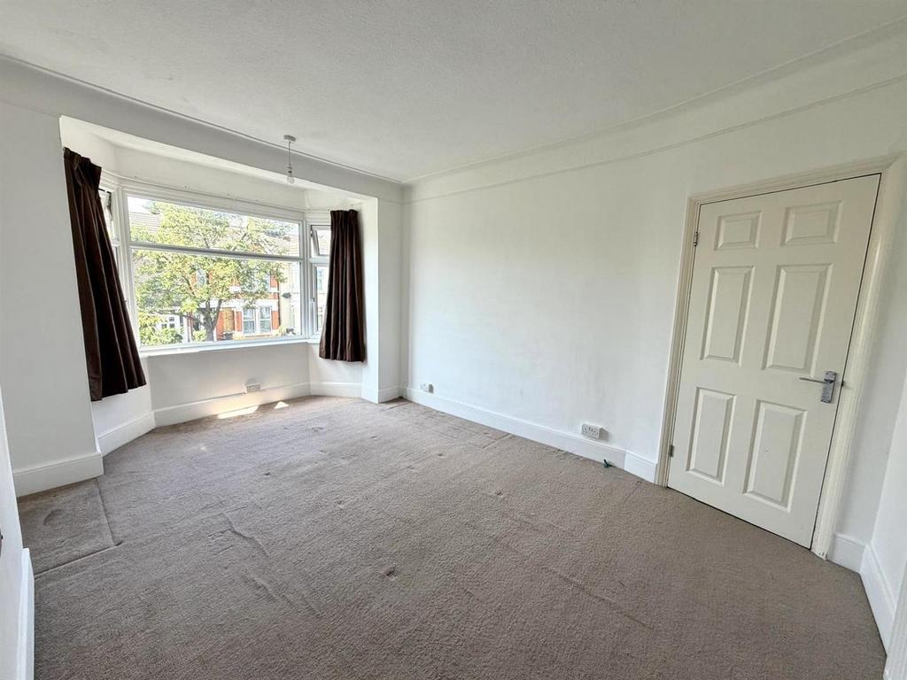 Bedroom 1.jpg