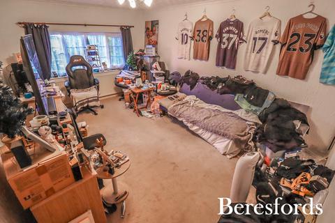 2 bedroom maisonette for sale, Marlborough Gardens, Upminster, RM14