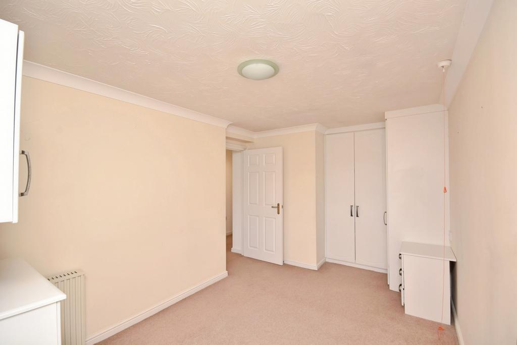 Apartment in Cardiff, Llanishen - More