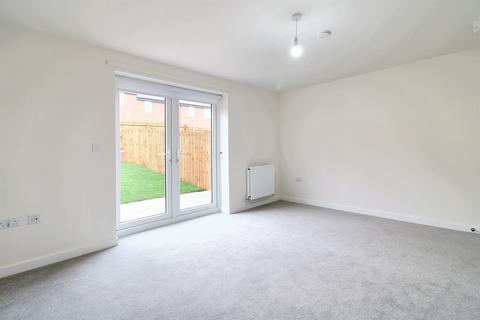 3 bedroom end of terrace house to rent, Cutler Avenue, Gedling, Nottingham, NG4 4QT