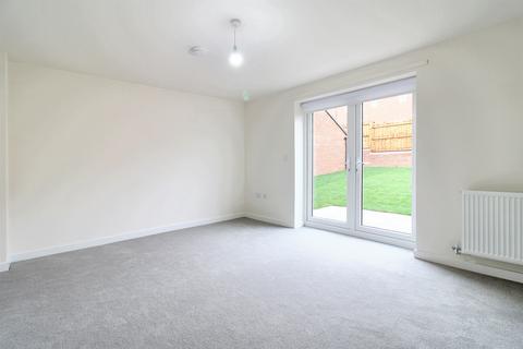 3 bedroom end of terrace house to rent, Cutler Avenue, Gedling, Nottingham, NG4 4QT