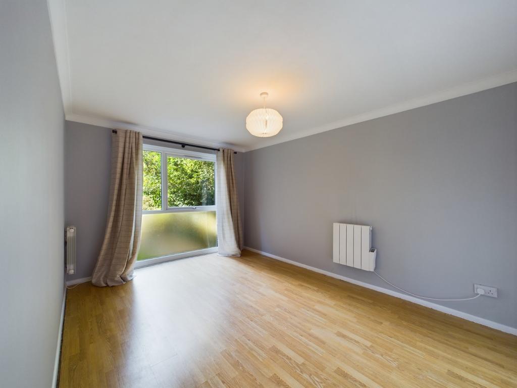 Apartment in Reading - View 4