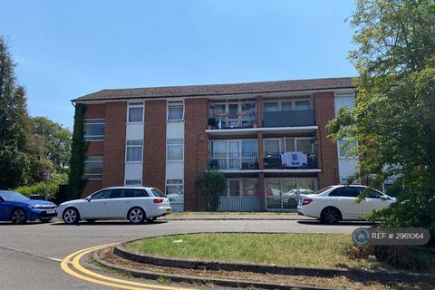 3 bed flat/apartment for rent in Sandringham Court, Slough, SL1
