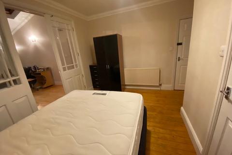 1 bedroom in a house share to rent, En-Suite Milton Road , CB4