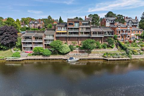 undefined, Dee Banks, Great Boughton, Chester, Cheshire, CH3