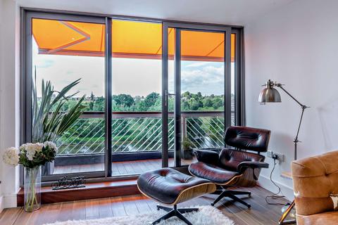 undefined, Dee Banks, Great Boughton, Chester, Cheshire, CH3