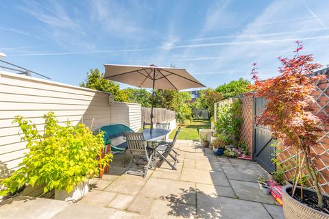 4 bedroom detached house to rent, NW2, Gladstone Park, London