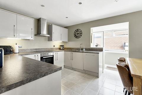 2 bedroom detached bungalow for sale, Dolphin Court Road, Paignton, TQ3