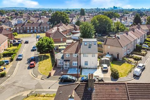 4 bedroom semi-detached house for sale, Winding Way, Dagenham