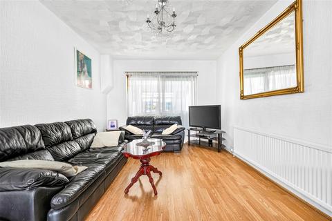 4 bedroom semi-detached house for sale, Winding Way, Dagenham