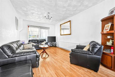 4 bedroom semi-detached house for sale, Winding Way, Dagenham