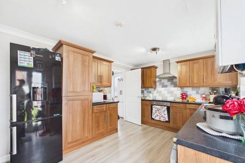 3 bedroom semi-detached house for sale, Woldholme Avenue, Driffield, YO25 6RB