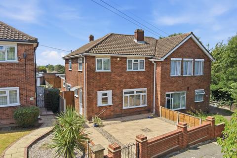 Pettits Close, Romford, RM1