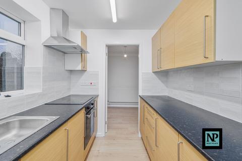 3 bedroom terraced house to rent, Highcliffe Road, Tamworth, B77