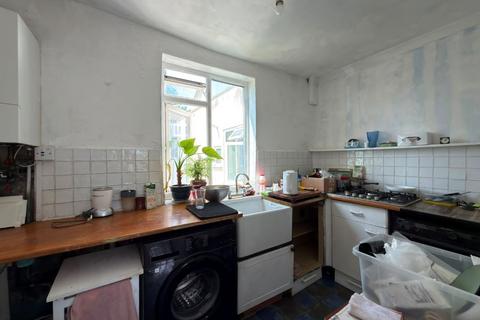 2 bedroom flat for sale, 7 Marley Croft, Moor Lane, Staines-upon-Thames, Middlesex, TW18 4YW