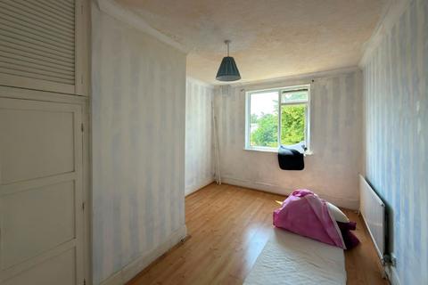 2 bedroom flat for sale, 7 Marley Croft, Moor Lane, Staines-upon-Thames, Middlesex, TW18 4YW