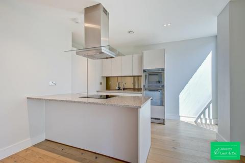 2 bedroom apartment to rent, Bishops Wood Court, Aylmer Road