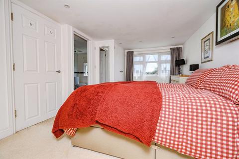 4 bedroom semi-detached house for sale, Meadow Road, WATFORD