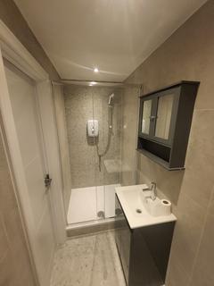 2 bedroom maisonette to rent, London Road, Hounslow, TW3