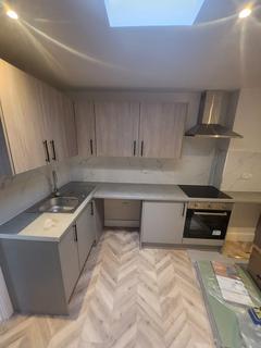 2 bedroom maisonette to rent, London Road, Hounslow, TW3