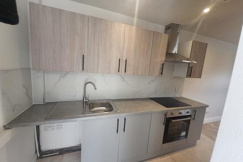 2 bedroom maisonette to rent, London Road, Hounslow, TW3