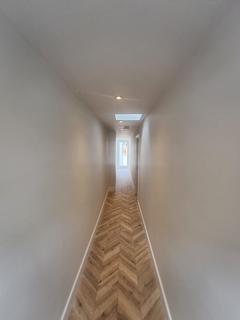 2 bedroom maisonette to rent, London Road, Hounslow, TW3