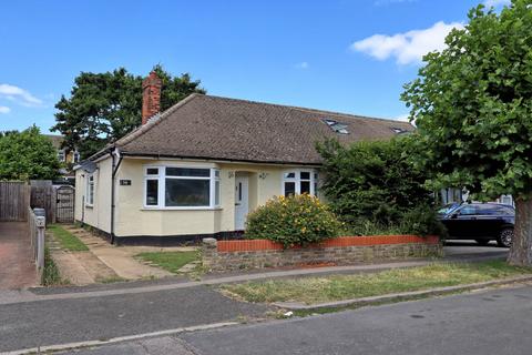 3 bedroom bungalow for sale, Glenmere Park Avenue, Thundersley
