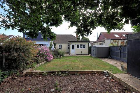 3 bedroom bungalow for sale, Glenmere Park Avenue, Thundersley
