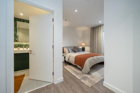3 bedroom maisonette to rent, Aviator Drive London NW2
