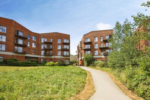 2 bedroom flat for sale, Walnut Tree Close, Guildford, Surrey, GU1