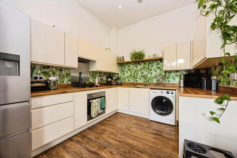 2 bedroom flat for sale, Walnut Tree Close, Guildford, Surrey, GU1