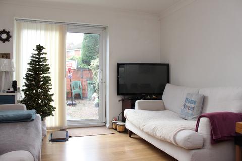 2 bedroom terraced house to rent, Castle Brewery Court, Newark, Notts, NG24