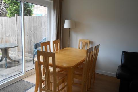 4 bedroom end of terrace house to rent, The Retreat, Surbiton, KT5 8RN