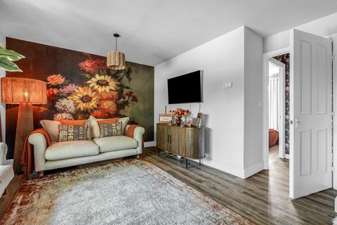 2 bedroom flat for sale, Hoddesdon Road, Ware SG12