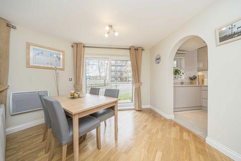 2 bedroom flat for sale, Primrose Place, Isleworth TW7