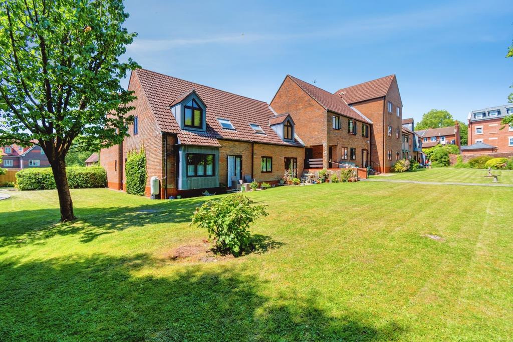 Detached house exterior, garden