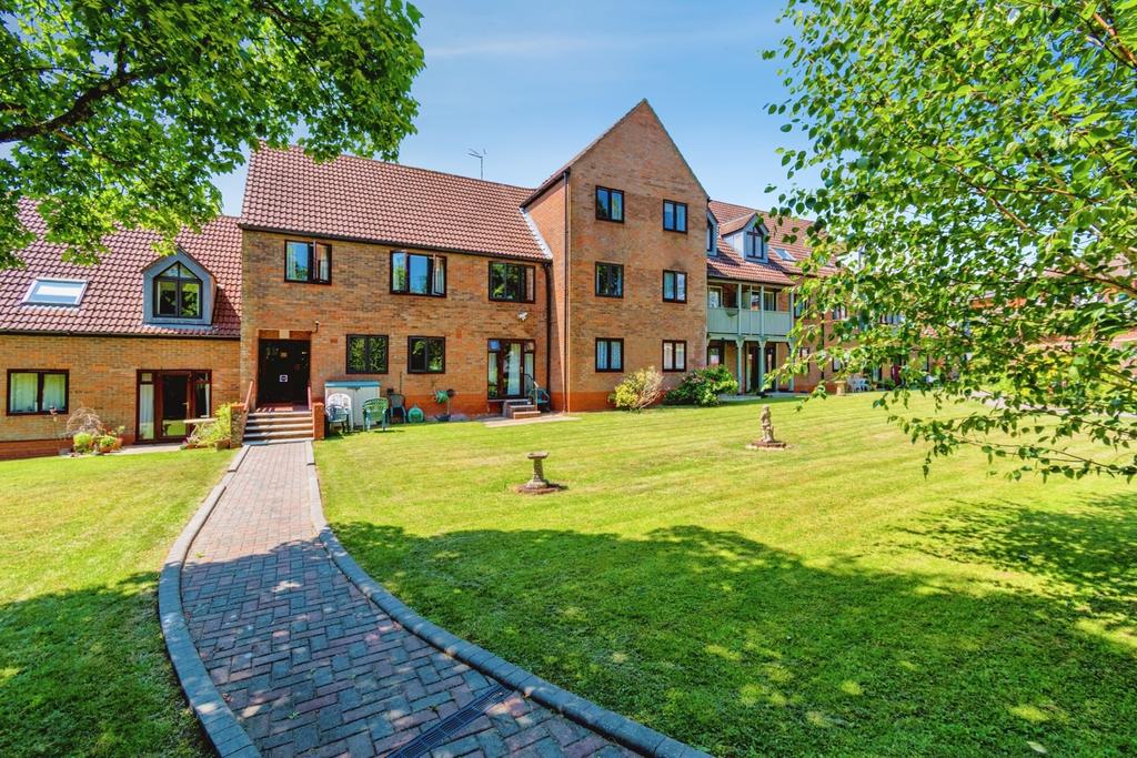 Detached house exterior, garden