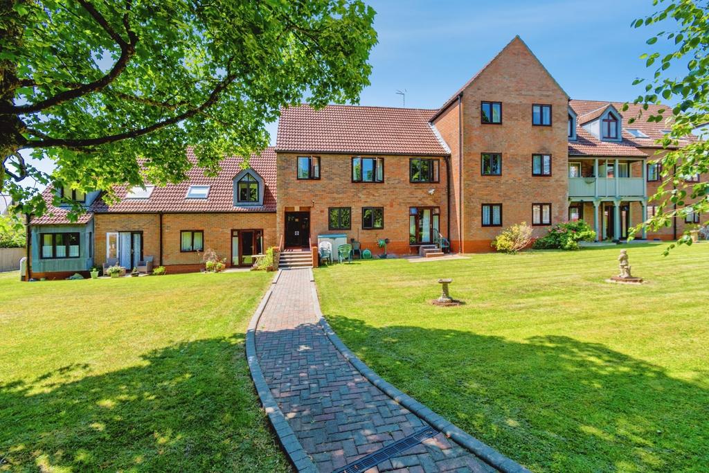 Detached house exterior, garden