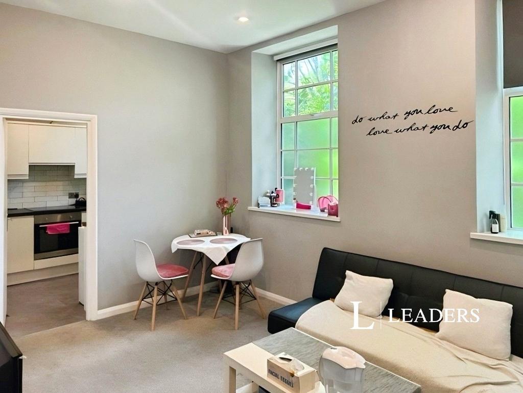 Apartment in Brighton, Round Hill - View 2