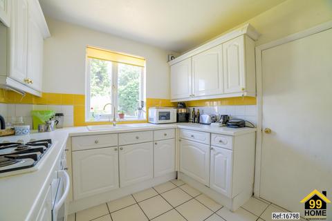 3 bedroom semi-detached house for sale, Pollards Oak Crescent, Oxted, United Kingdom, RH8