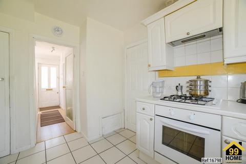 3 bedroom semi-detached house for sale, Pollards Oak Crescent, Oxted, United Kingdom, RH8