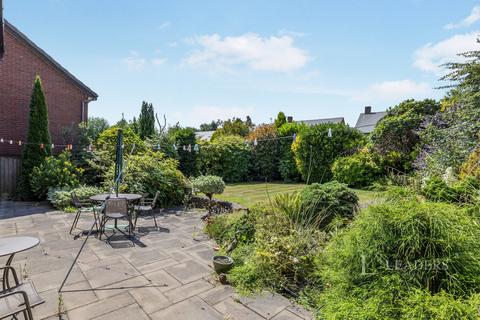 4 bedroom detached house to rent, Gloster Drive, Kenilworth, Warwickshire, CV8