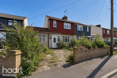 4 bedroom semi-detached house for sale, Hamilton Avenue, Romford