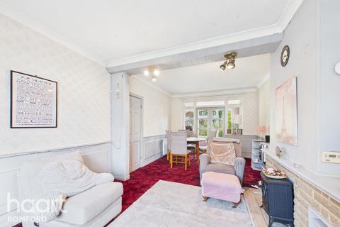 4 bedroom semi-detached house for sale, Hamilton Avenue, Romford