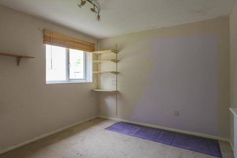 3 bedroom terraced house to rent, Ibsen Walk, Corby