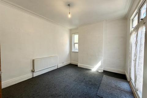 6 bedroom semi-detached house to rent, Lonsdale Road, Wolverhampton