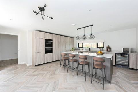 4 bedroom detached house for sale, Kingfield Green, Woking, Surrey, GU22