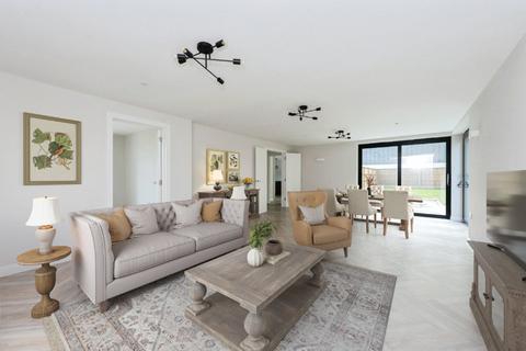 4 bedroom detached house for sale, Kingfield Green, Woking, Surrey, GU22